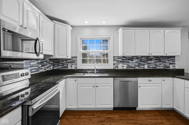 6031 Turtle Bay Parkway, Columbus, IN 47201