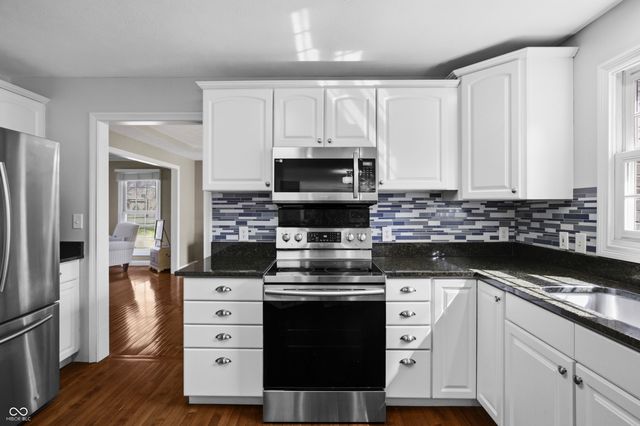 6031 Turtle Bay Parkway, Columbus, IN 47201