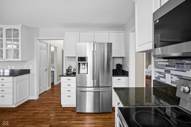 6031 Turtle Bay Parkway, Columbus, IN 47201