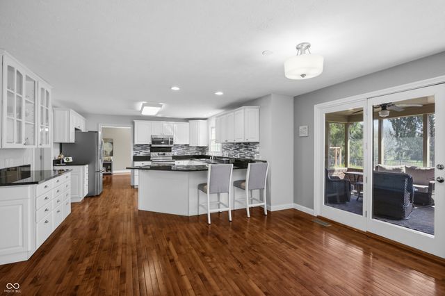 6031 Turtle Bay Parkway, Columbus, IN 47201