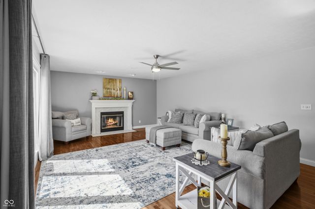 6031 Turtle Bay Parkway, Columbus, IN 47201