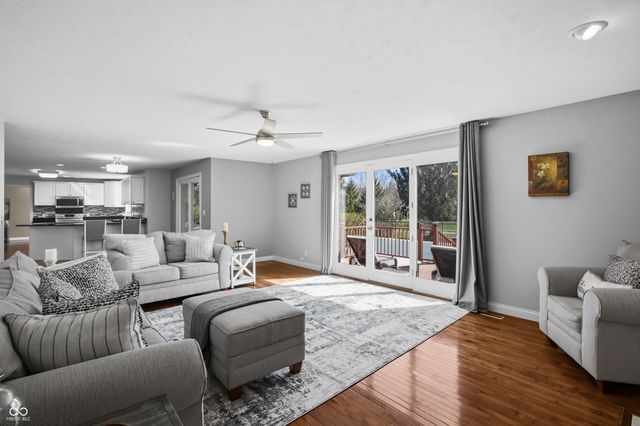 6031 Turtle Bay Parkway, Columbus, IN 47201