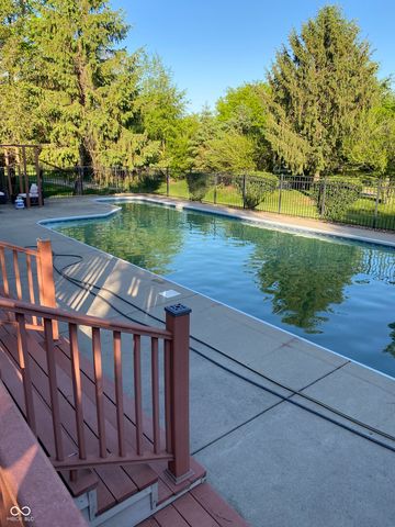 6031 Turtle Bay Parkway, Columbus, IN 47201