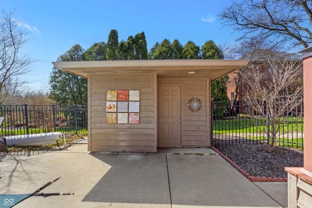 6031 Turtle Bay Parkway, Columbus, IN 47201