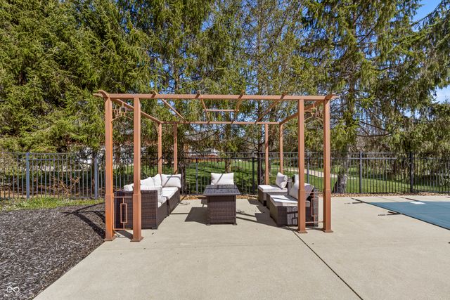 6031 Turtle Bay Parkway, Columbus, IN 47201