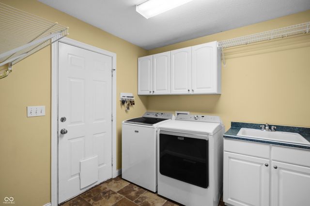 6031 Turtle Bay Parkway, Columbus, IN 47201