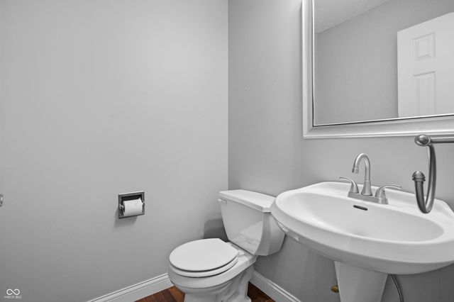 6031 Turtle Bay Parkway, Columbus, IN 47201