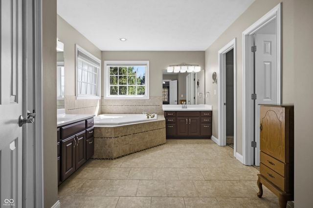 6031 Turtle Bay Parkway, Columbus, IN 47201