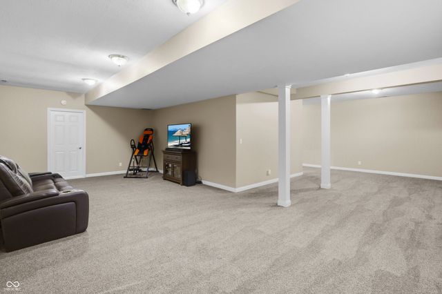 6031 Turtle Bay Parkway, Columbus, IN 47201