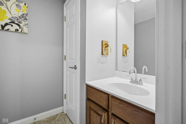 6031 Turtle Bay Parkway, Columbus, IN 47201