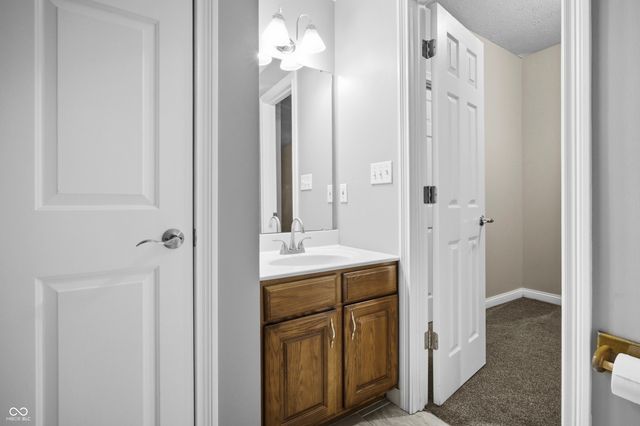 6031 Turtle Bay Parkway, Columbus, IN 47201