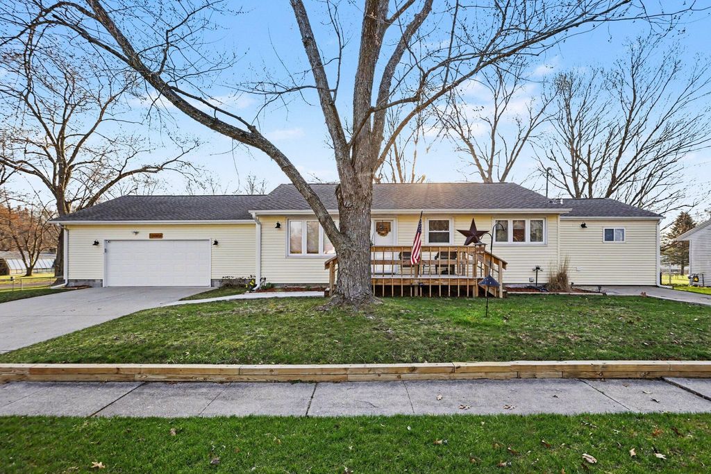 112 Poplar Street, Gobles, MI 49055