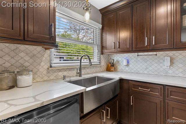 26734 Clairview Drive, Dearborn Heights, MI 48127