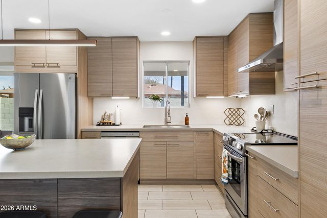 111 S CHOLLA Street, Gilbert, AZ 85233