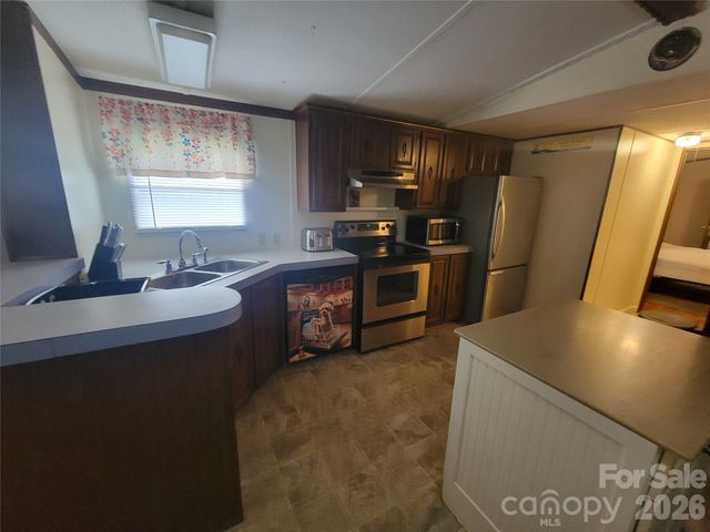 204 Kudzu Loop, Waynesville, NC 28786