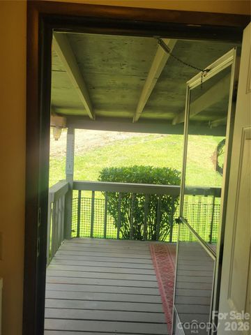 204 Kudzu Loop, Waynesville, NC 28786