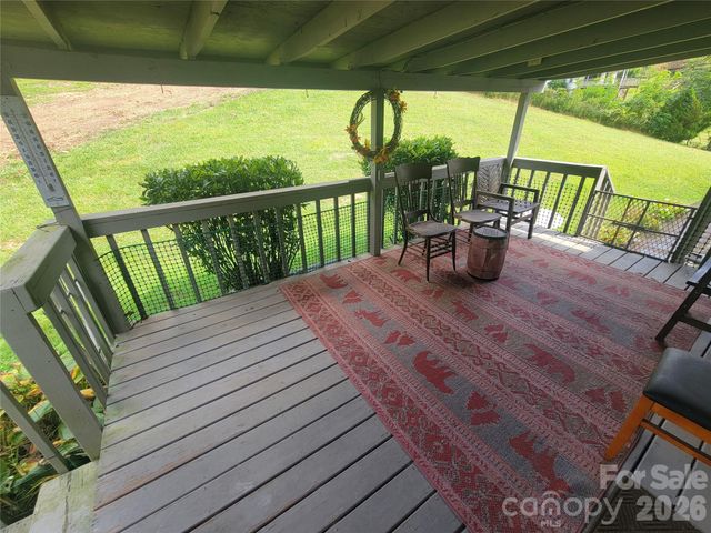 204 Kudzu Loop, Waynesville, NC 28786