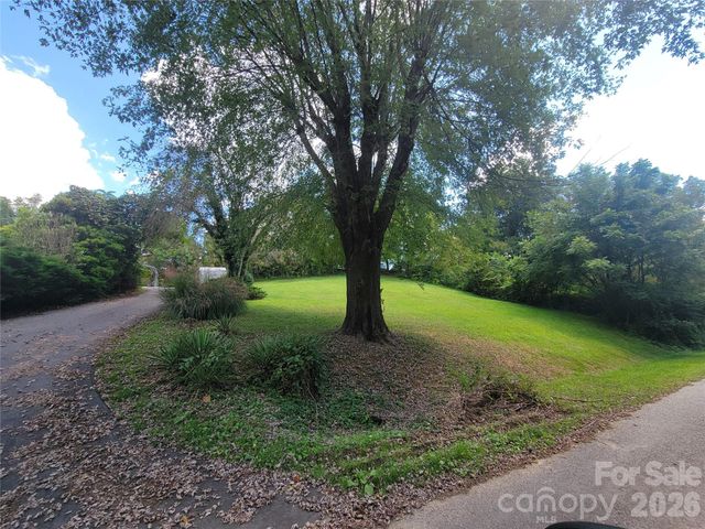 204 Kudzu Loop, Waynesville, NC 28786
