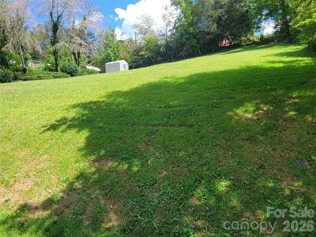 204 Kudzu Loop, Waynesville, NC 28786