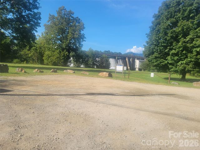 204 Kudzu Loop, Waynesville, NC 28786
