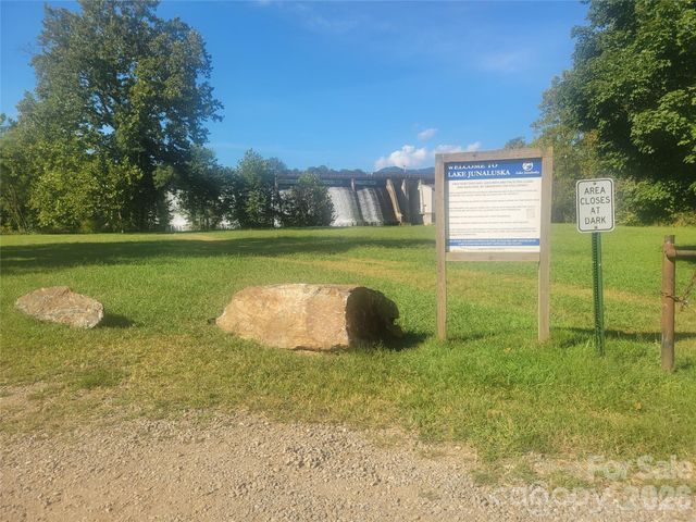 204 Kudzu Loop, Waynesville, NC 28786