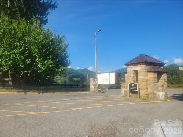 204 Kudzu Loop, Waynesville, NC 28786