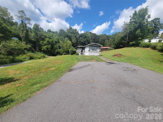 204 Kudzu Loop, Waynesville, NC 28786