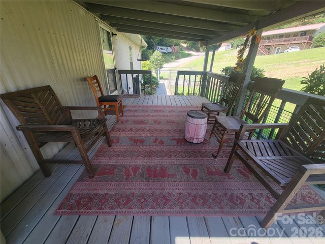 204 Kudzu Loop, Waynesville, NC 28786