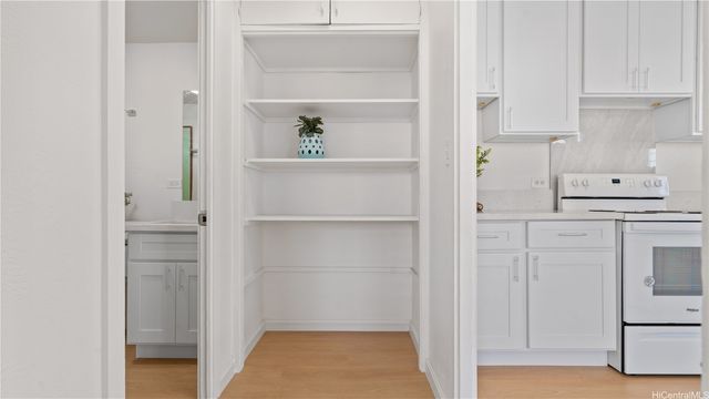 1909 Kahakai Drive, Honolulu, HI 96814