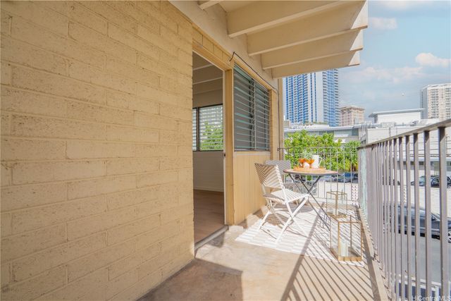 1909 Kahakai Drive, Honolulu, HI 96814