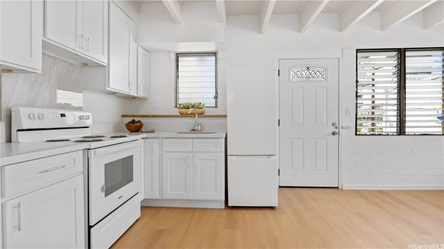 1909 Kahakai Drive, Honolulu, HI 96814