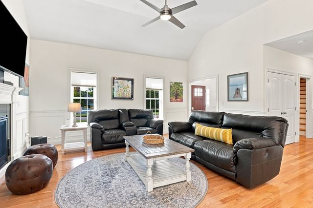 33 Skyview Drive, Millbury, MA 01527