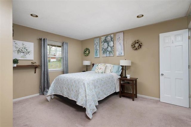 3912 S Christopher Circle, Independence, MO 64055