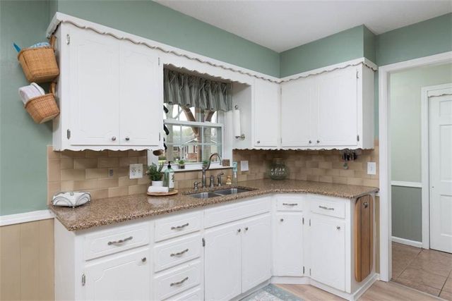 3912 S Christopher Circle, Independence, MO 64055