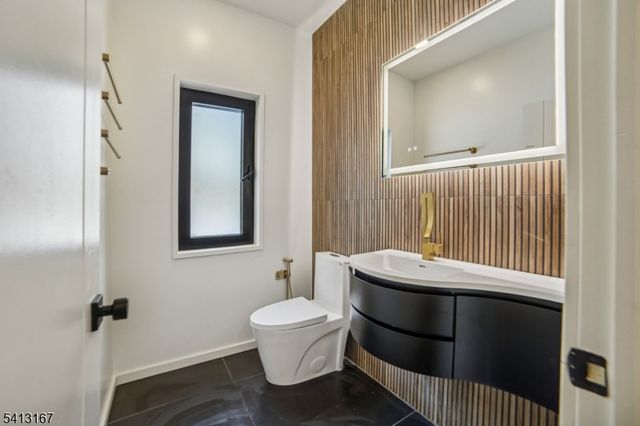 156 Park Rd, Parsippany-troy Hills Twp., NJ 07054