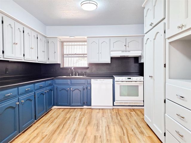 1032 W Woodcrest Drive, Oklahoma City, OK 73110