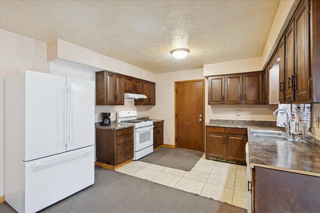 5732 Colleen Avenue, Rockford, IL 61109