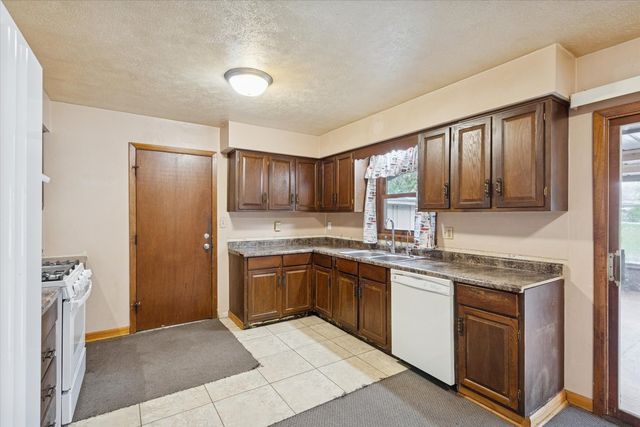 5732 Colleen Avenue, Rockford, IL 61109