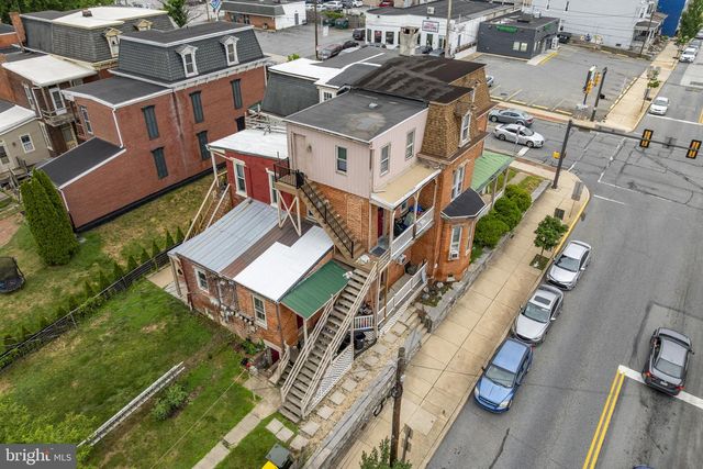 301 CHESTNUT ST, Columbia, PA 17512