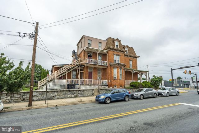 301 CHESTNUT ST, Columbia, PA 17512