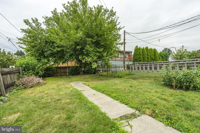 301 CHESTNUT ST, Columbia, PA 17512