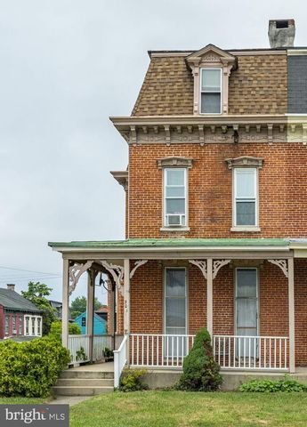 301 CHESTNUT ST, Columbia, PA 17512