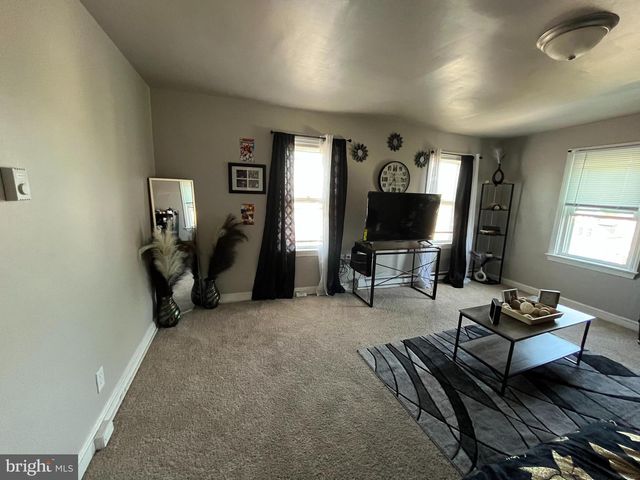 301 CHESTNUT ST, Columbia, PA 17512