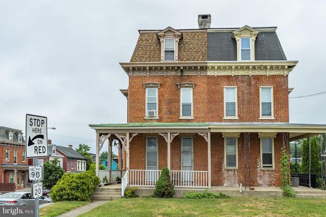 301 CHESTNUT ST, Columbia, PA 17512