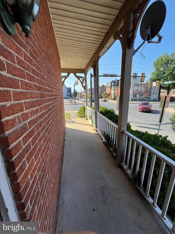 301 CHESTNUT ST, Columbia, PA 17512