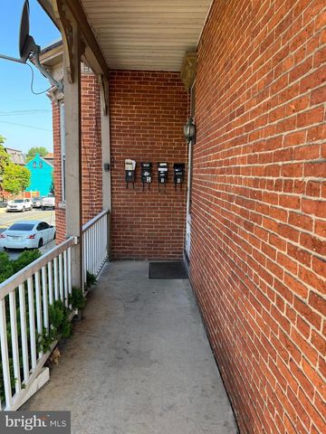 301 CHESTNUT ST, Columbia, PA 17512
