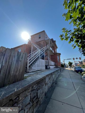 301 CHESTNUT ST, Columbia, PA 17512