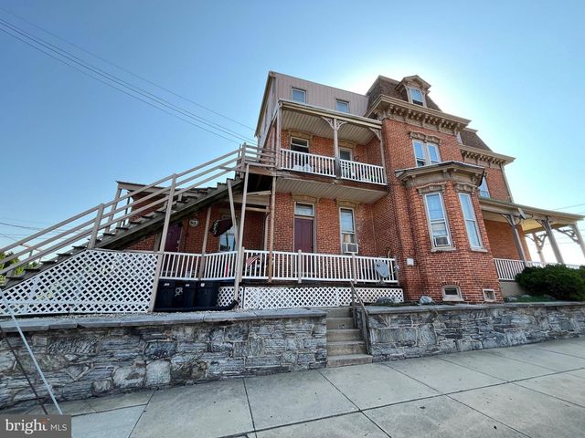 301 CHESTNUT ST, Columbia, PA 17512