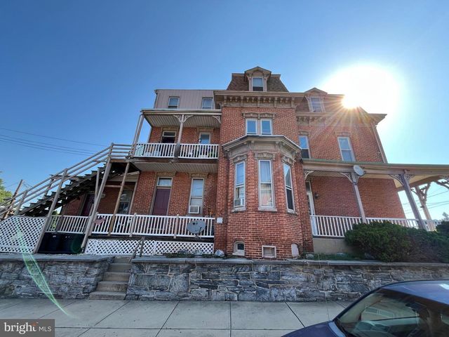 301 CHESTNUT ST, Columbia, PA 17512