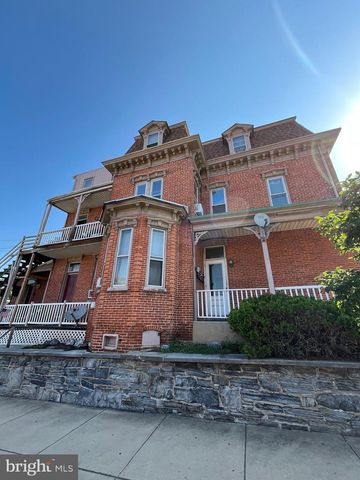 301 CHESTNUT ST, Columbia, PA 17512